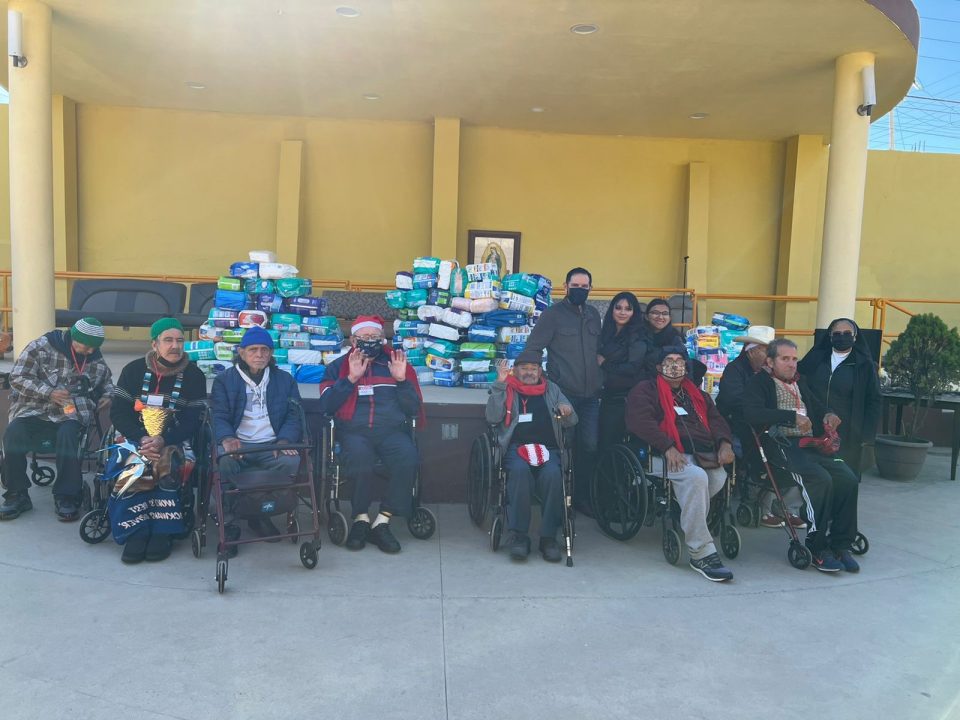 CELEBRAN ESTUDIANTES DE CONALEP POSADA CON ABUELITAS Y ABUELITOS DE LA CASA  HOGAR DEL ANCIANO DE ENSENADA - CincoM BC