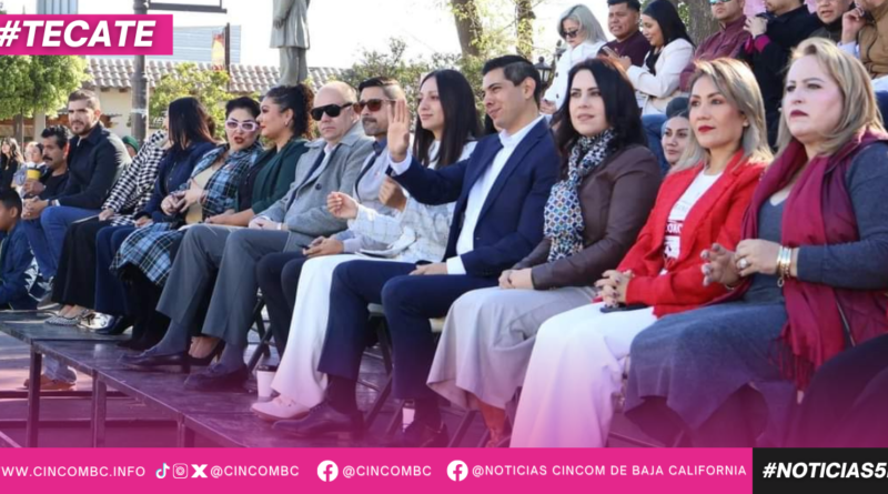 ENCABEZA ROMÁN COTA DESFILE CÍVICO DEPORTIVO POR EL 114 ANIVERSARIO DE LA REVOLUCIÓN MEXICANA