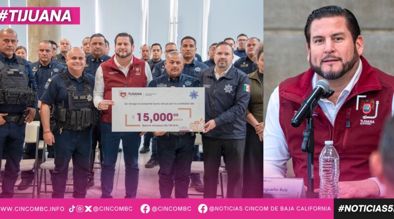 Entrega Ismael Burgueño Ruiz bono anual a mil 823 policías municipales activos Entrega Ismael Burgueño Ruiz bono anual a mil 823 policías municipales activos