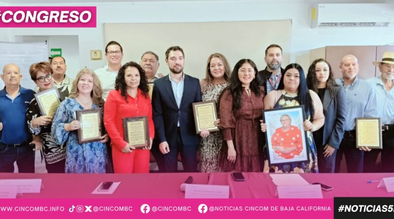 ENTREGA CONGRESO DE BAJA CALIFORNIA ESTÍMULOS Y RECONOCIMIENTOS A EMPLEADOS POR SU JUBILACIÓN